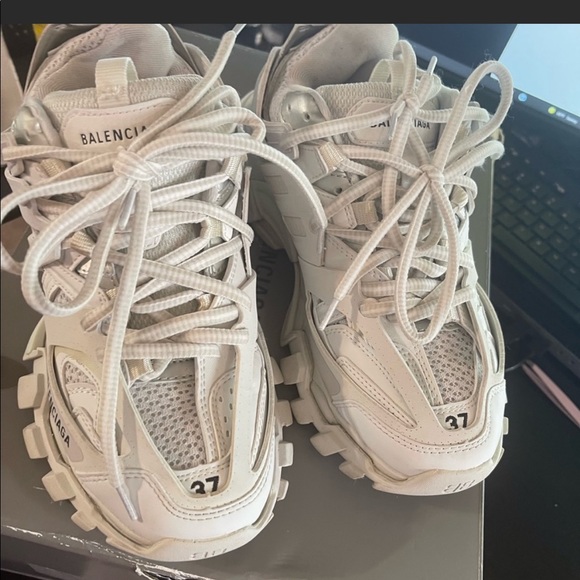 Balenciaga Shoes - 100% Authentic BALENCIAGA White Sneakers Size 37 🔥🔥🔥